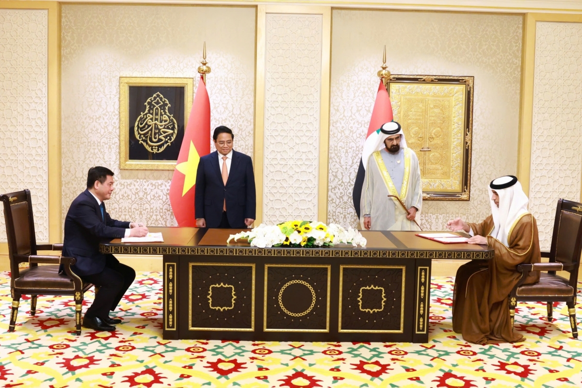 Thủ tướng Phạm Minh Chính và Phó Tổng thống, Thủ tướng UAE Sheikh Mohammed bin Rashid Al Maktoum chứng kiến ký kết Hiệp định Đối tác kinh tế toàn diện (CEPA) giữa Việt Nam và UAE