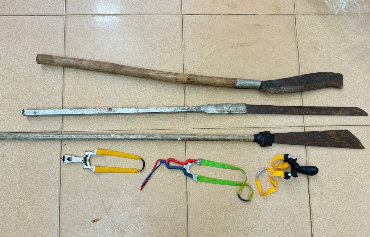 Hung khí các thanh, thiếu niên mang theo để giải quyết mâu thuẫn.