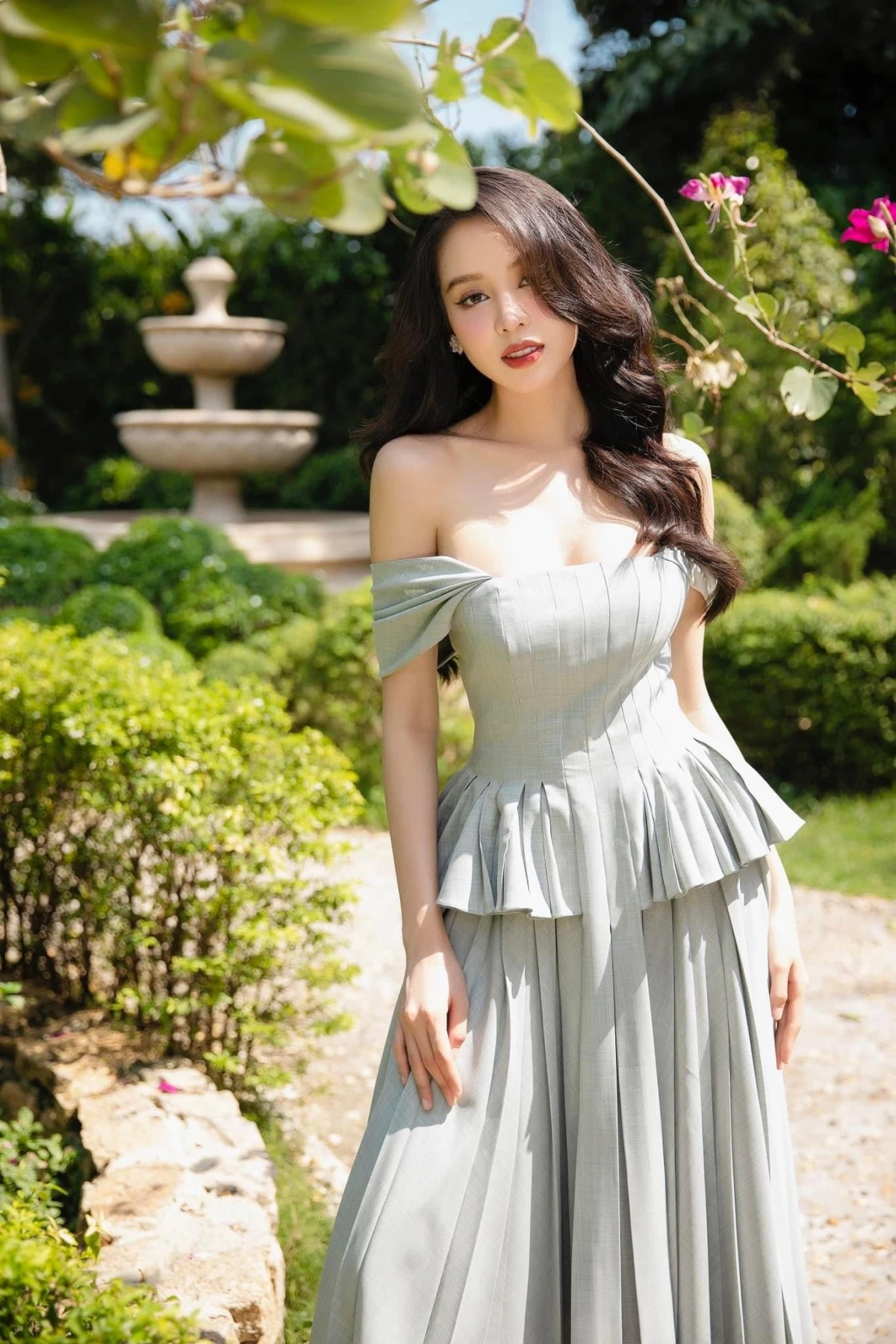 Trong thời gian qua, Hoa hậu Thanh Thủy đã không ngừng nỗ lực để hoàn thiện bản thân, sẵn sàng cho hành trình chinh phục vương miện Miss International 2024. Cô nàng đã trau dồi về ngoại ngữ, kỹ năng giao tiếp, kỹ năng trang điểm cho đến việc tập luyện thể hình và chuẩn bị những bộ trang phục ấn tượng.