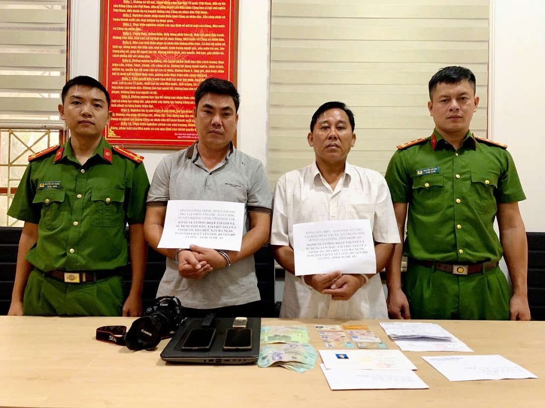 2 đối tượng Hoàng Công Trình và Đặng Hữu Biểu tại cơ quan Công an