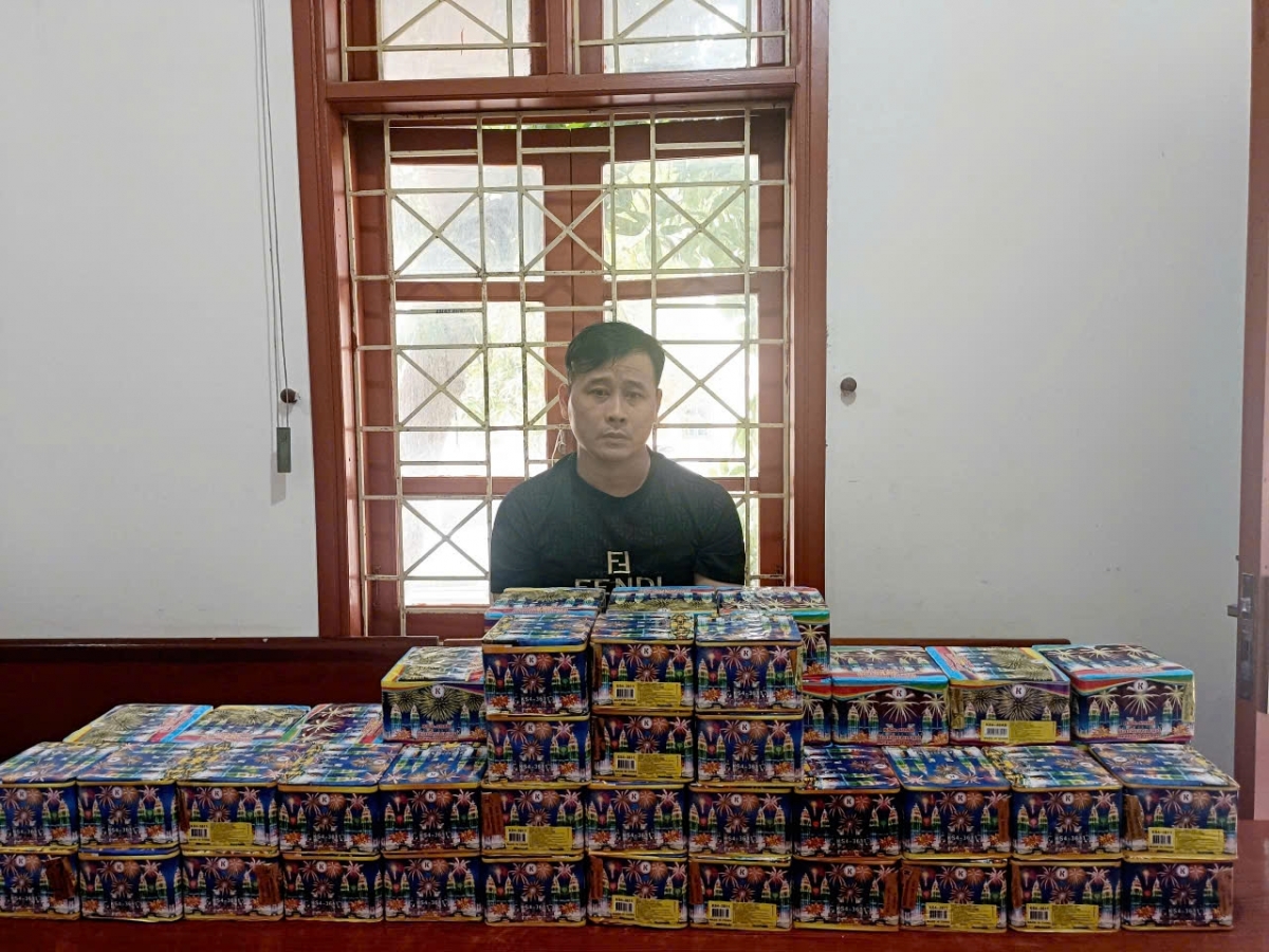Đối tương Trần Duy Khánh cùng tang vật