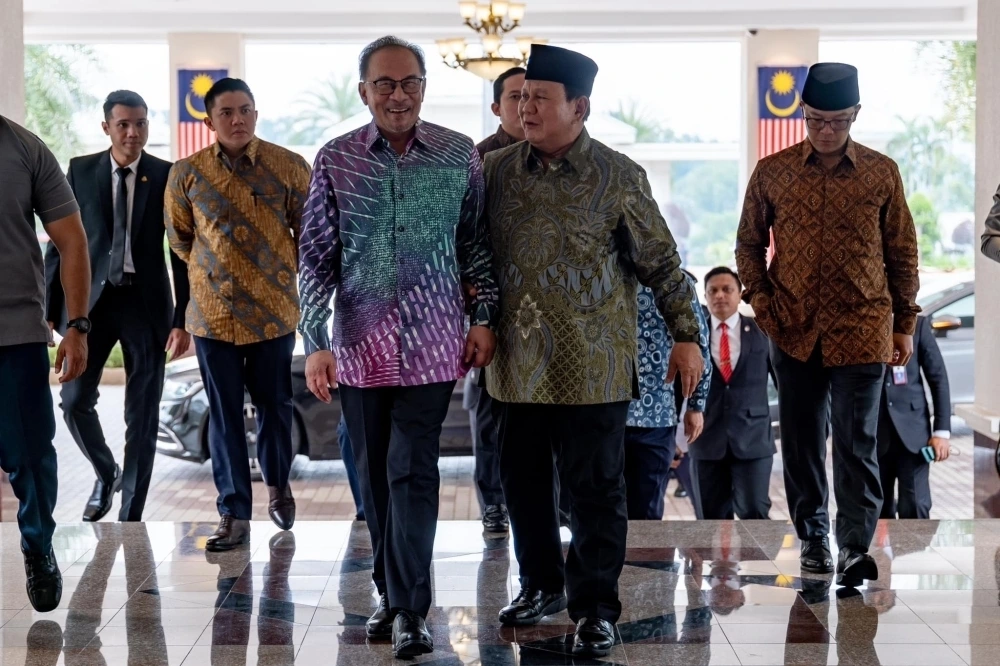 Tổng thống đắc cử Indonesia Prabowo Subianto thăm Malaysia và có cuộc gặp với Thủ tướng nước chủ nhà Anwar Ibrahim hôm 6/9. Nguồn: Facebook Thủ tướng Malaysia