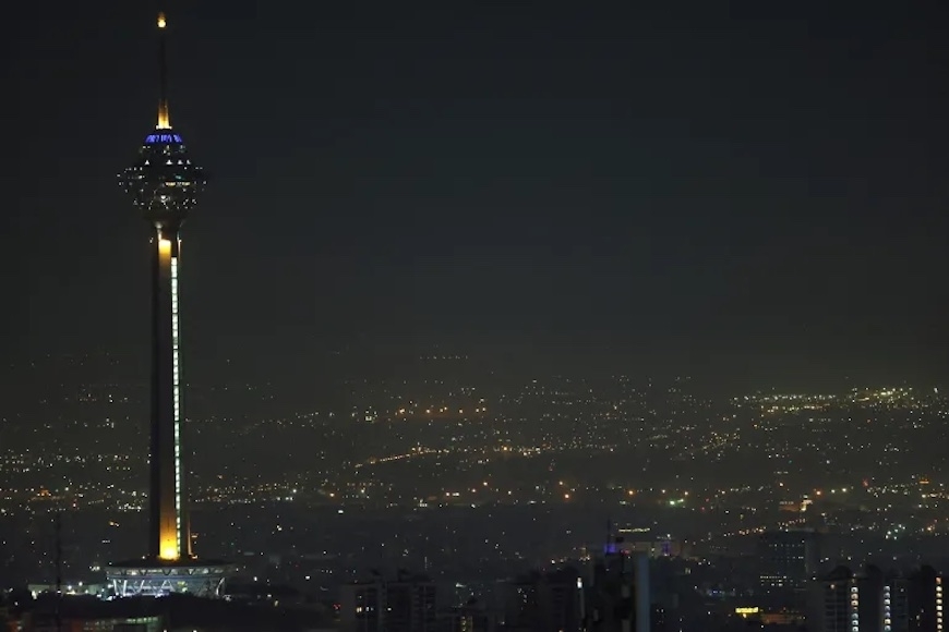 Bầu trời thủ đô Tehran xuất hiện nhiều vụ nổ khi Israel tiến hành các cuộc không kích vào lãnh thổ Iran (Ảnh: Reuters)