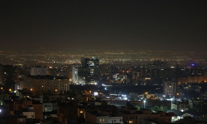 Khung cảnh Tehran sau khi xuất hiện tiếng nổ rạng sáng 26/10 (Ảnh: AFP)