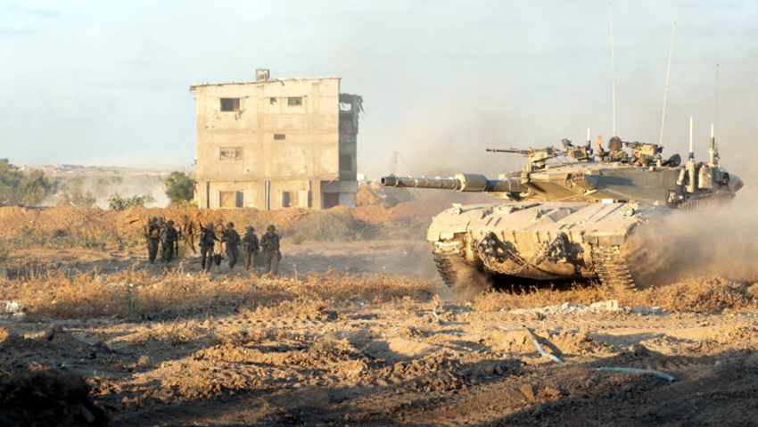 Bộ binh, xe tăng Israel hoạt động tại miền nam Lebanon - Ảnh: IDF