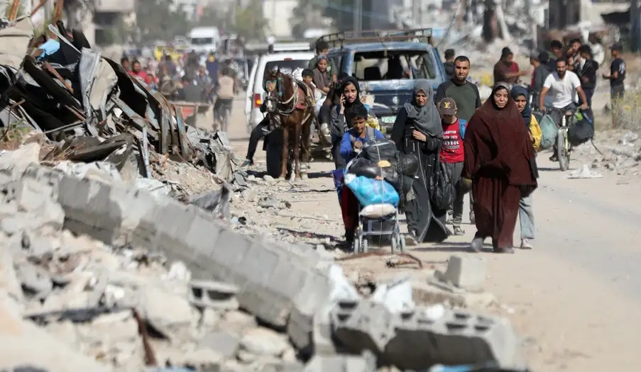 Người Palestine di tản khỏi phía bắc Gaza trong bối cảnh các hoạt động của Israel đang diễn ra tại Jabalia. Ảnh: Reuters.