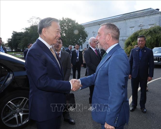 Tổng Bí thư, Chủ tịch nước Tô Lâm và Chủ tịch Thượng viện Ireland Jerry Buttimer tại Dublin, ngày 3/10/2024. (Ảnh: TTXVN)