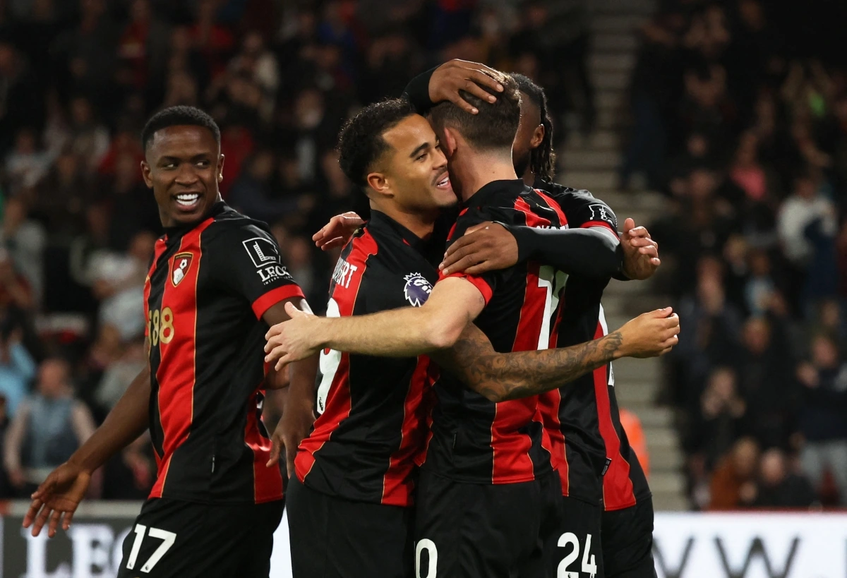 Bournemouth gieo sầu cho Arsenal (Ảnh: Reuters).