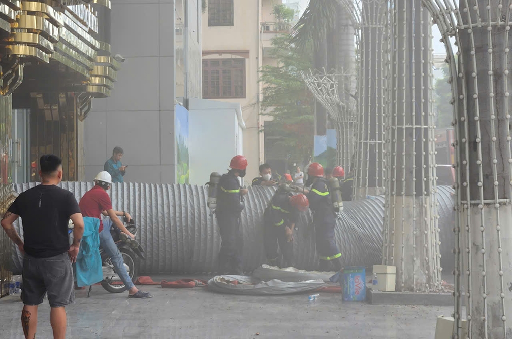 Khói bên cửa phía đường Phan Châu Trinh