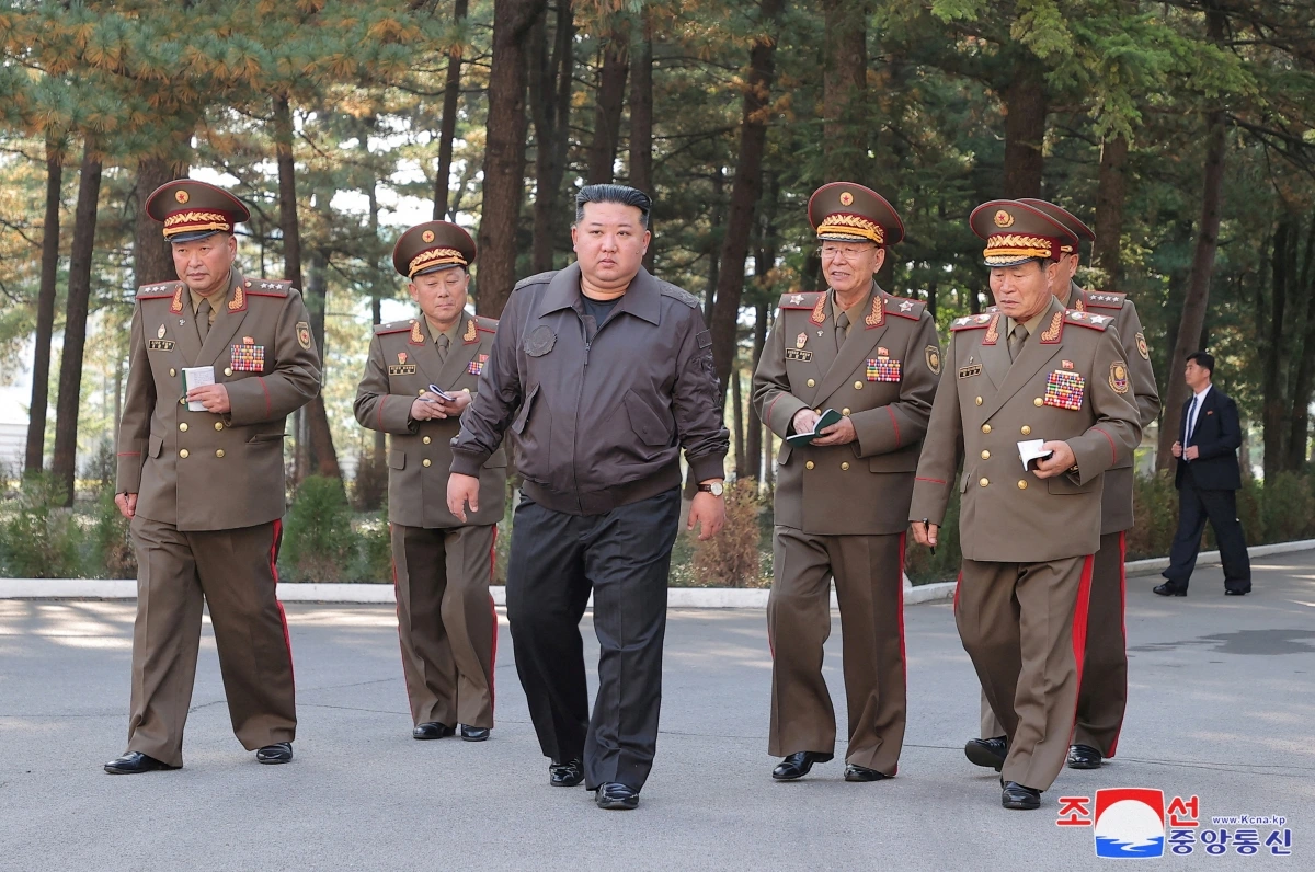 Nhà lãnh đạo Triều Tiên Kim Jong-un hôm qua (17/10) đã thị sát Ban chỉ huy Quân đoàn 2 của Quân đội Nhân dân Triều Tiên. Ảnh: Reuters