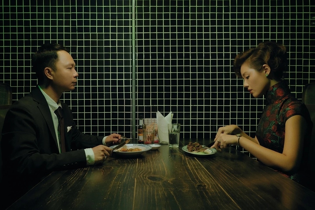 Vợ chồng fashionista Cô Em Trendy tái hiện lại những thước phim điện ảnh kinh điển Hong Kong - In the Mood for Love.