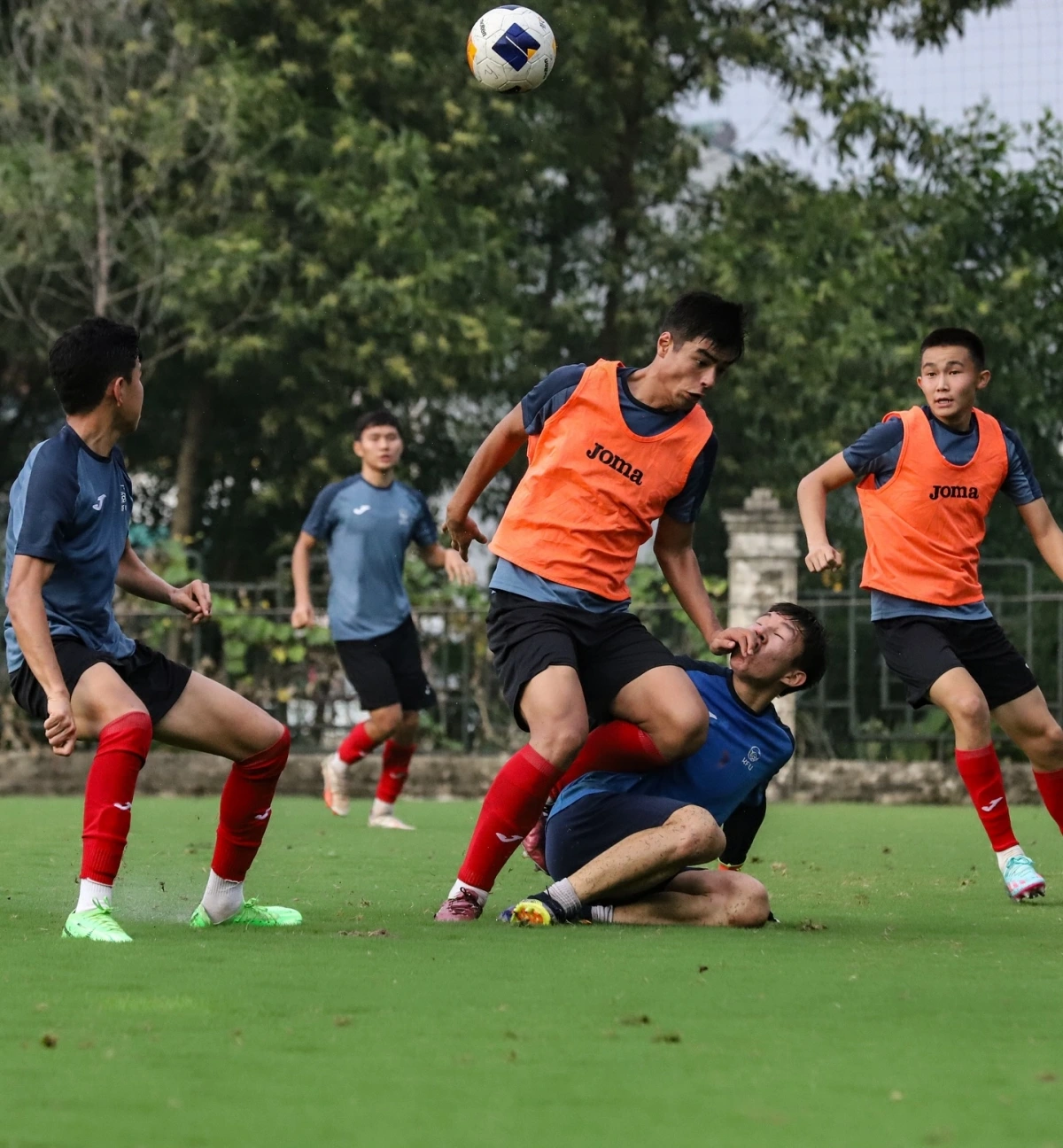 U17 Kyrgyzstan tập luyện tại Phú Thọ. (Ảnh: KFU). 