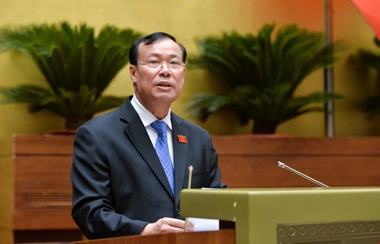 Chủ nhiệm Ủy ban Quốc phòng và An ninh của Quốc hội Lê Tấn Tới trình bày báo cáo thẩm tra dự án Luật Dữ liệu