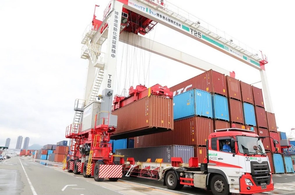Lượng vận chuyển hàng hóa qua các cảng biển của Nhật Bản cũng không ngừng tăng cao (Ảnh: Jiji Press)