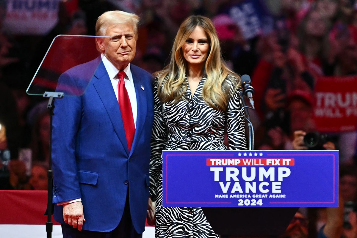 Cựu Tổng thống Donald Trump và cựu Đệ nhất phu nhân Melania tại sự kiện vận động tranh cử ở New York tối 27/10/2024. Ảnh: Getty