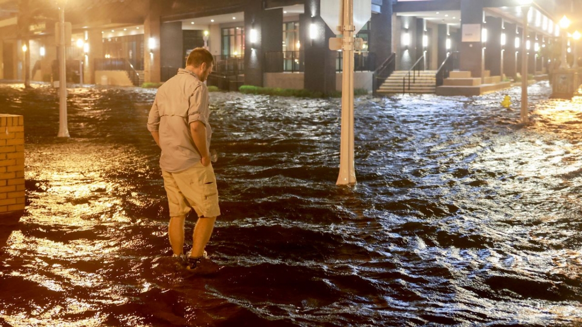 Nước dâng do bão ở Fort Myers, Florida ngày 9/10. Ảnh: Getty