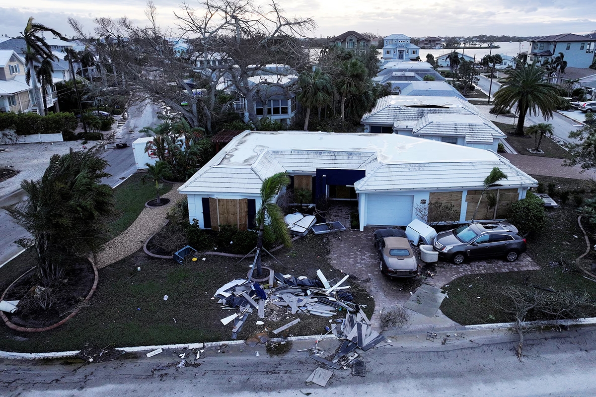 Bão Milton khiến hàng trăm ngôi nhà ở Florida bị hư hại.