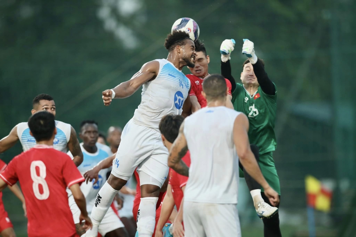ĐT Việt Nam thắng 3-2 CLB Nam Định.