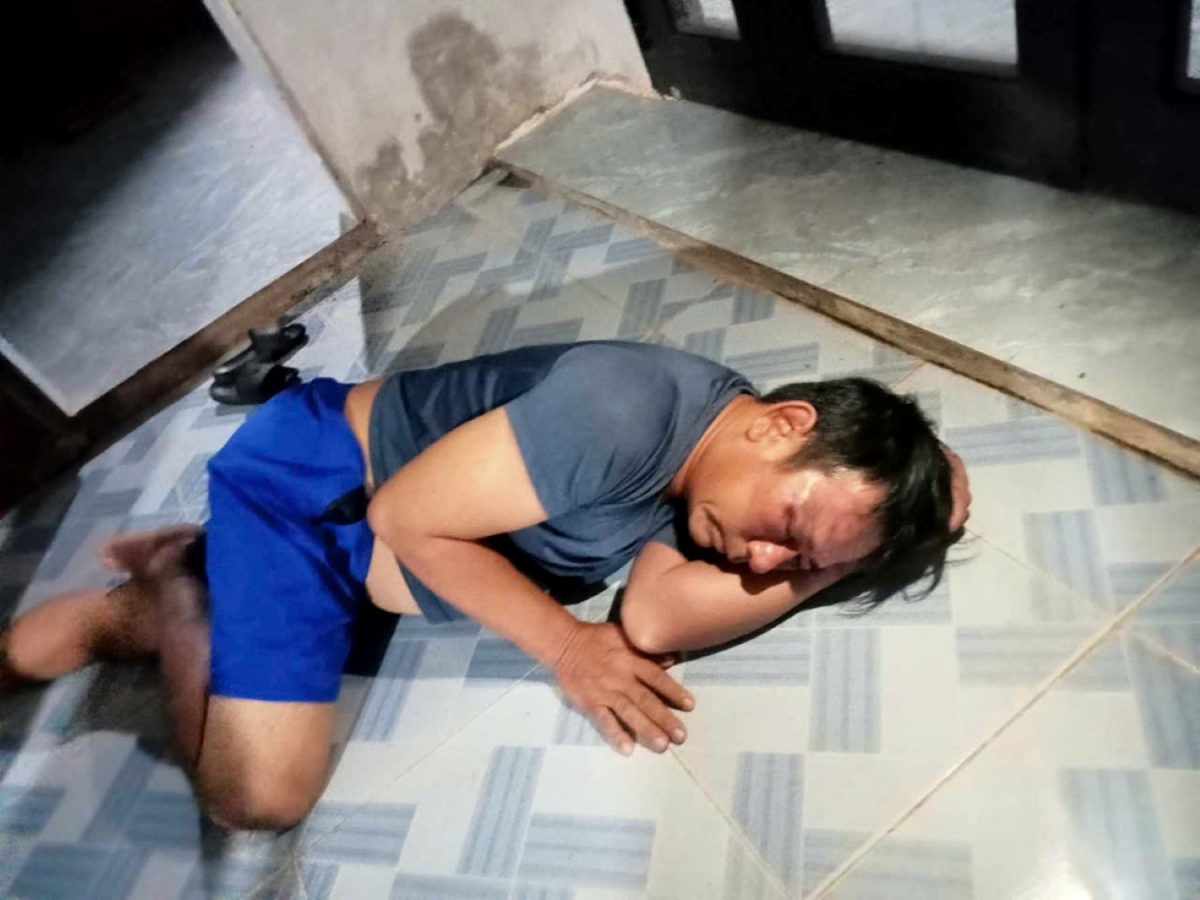 Ông Ngô Văn Lư bị nhóm người lao vào nhà và hành hung