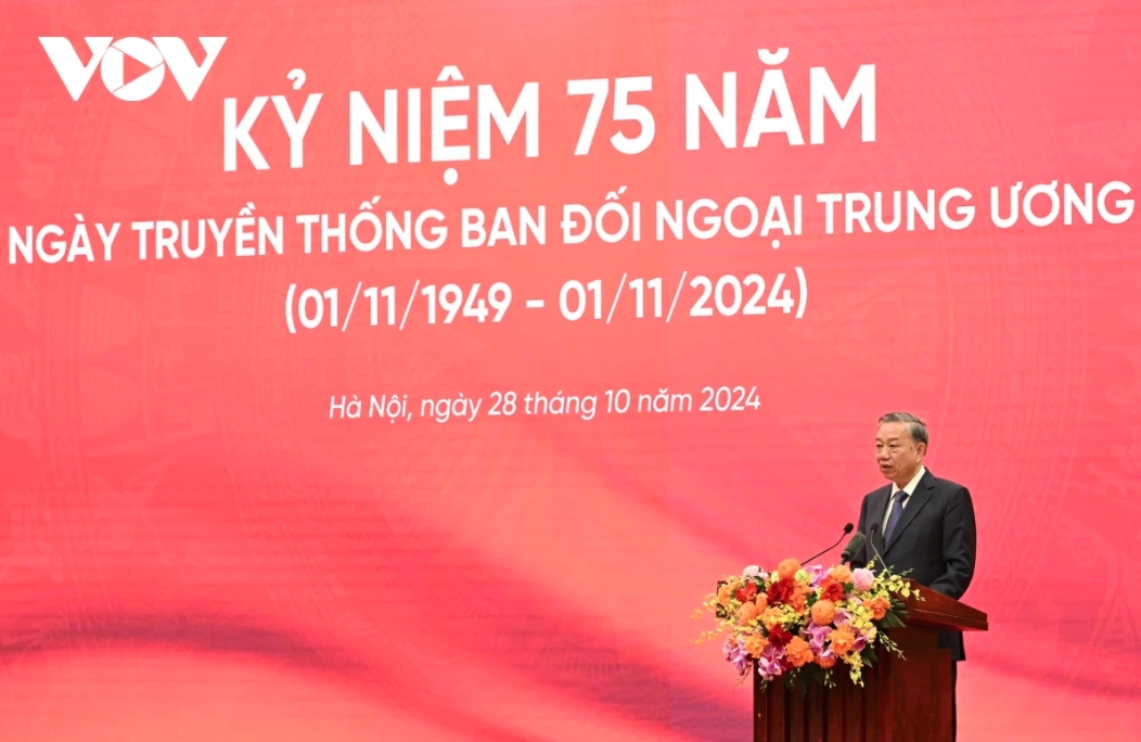 Party General Secretary To Lam delivers a speech at the event.