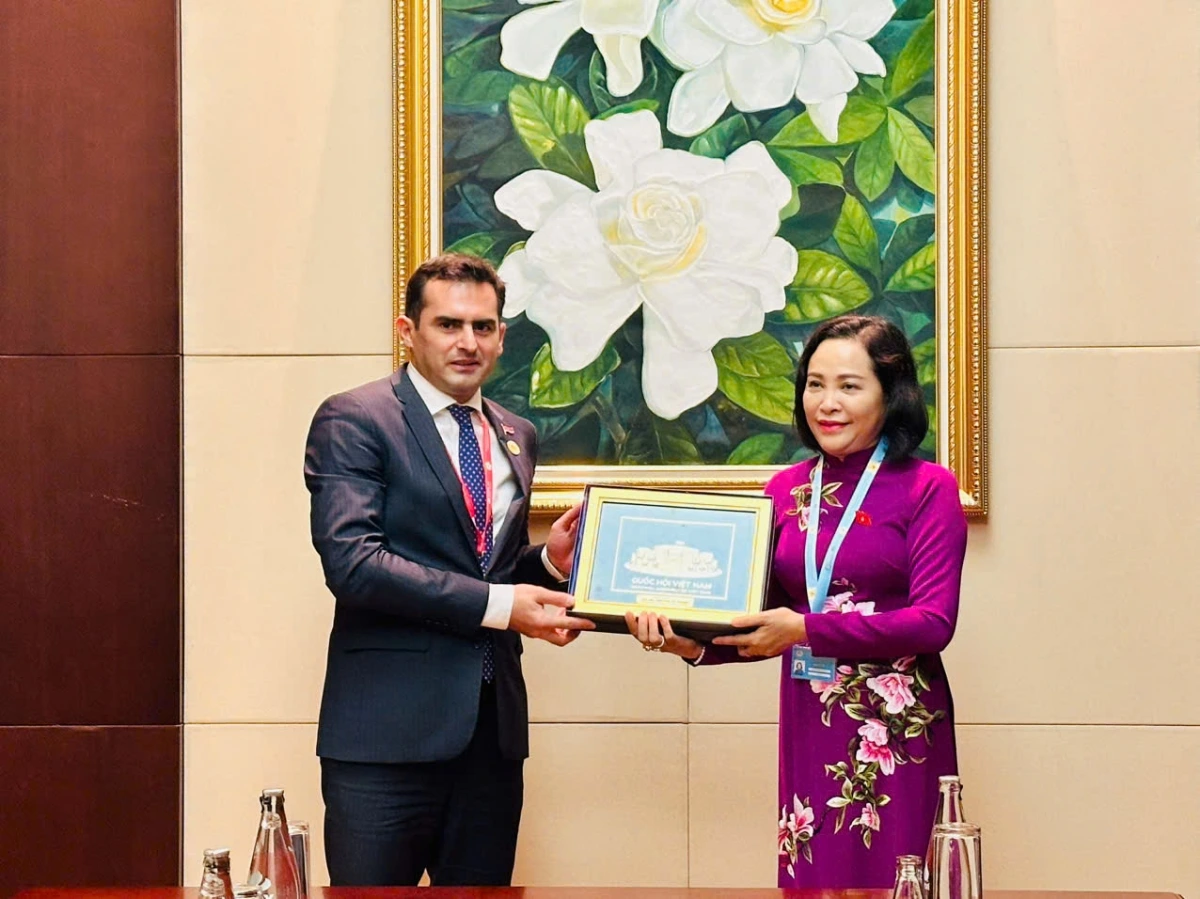 Phó Chủ tịch Quốc hội Nguyễn Thị Thanh và Phó Chủ tịch Quốc hội Armenia Hakob Arshakyan