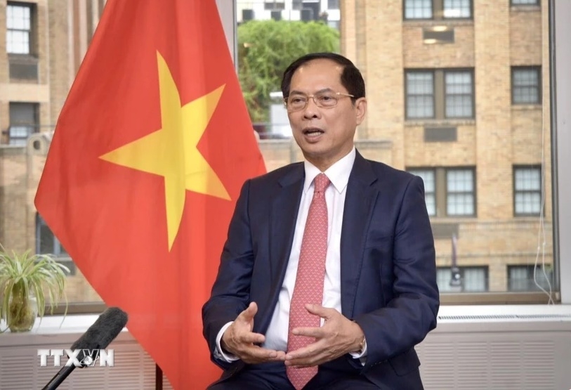 Phó Thủ tướng, Bộ trưởng Ngoại giao Bùi Thanh Sơn trả lời phỏng vấn về chuyến công tác của Tổng Bí thư, Chủ tịch nước Tô Lâm tới Mông Cổ, Iceland và Pháp. (Ảnh: TTXVN)