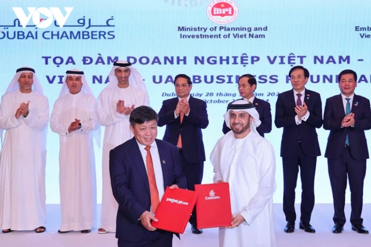 PM Chinh attends the Vietnam-UAE business roundtable in Dubai on October 28, with the focus being on digital transformation, green transition, innovation, and creativity.