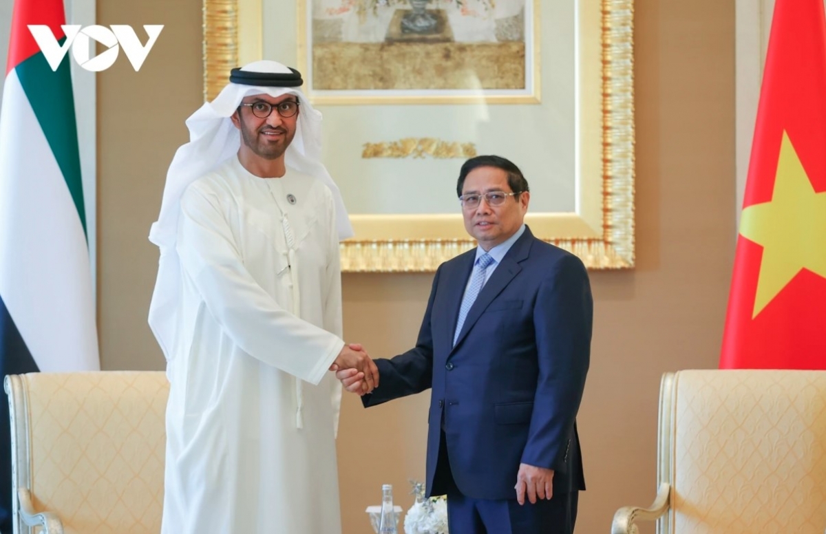 Reviewing the efforts of both countries for the Vietnam-UAE Comprehensive Economic Partnership Agreement (CEPA), UAE Minister of Industry and Advanced Technology Sultan bin Ahmed Al Jaber hopes to promote co-operation in multiple fields, especially in the energy sectors with oil refinery and liquefied natural gas (LNG) and renewable energy. During a meeting with PM Chinh on October 29, he also proposes building a warehouse centre in the nation as a means to respond to the product demand for the whole region.