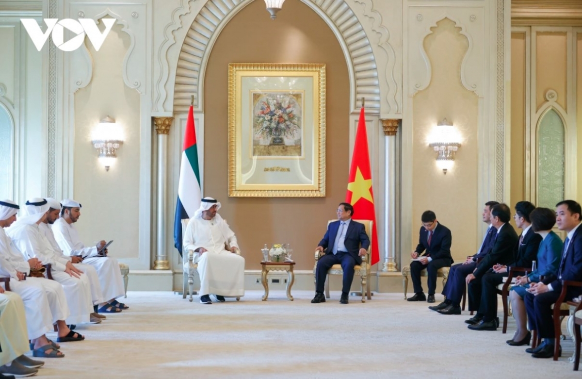 At the meeting held with the Vietnamese Government leader, Sheikh Hamad Bin Zayed Al Nahyan, director of the Abu Dhabi Investment Authority (ADIA), wishes to continue expanding relations and investment with the Vietnamese side, affirming ADIA's strategy of investing with long-term commitments.