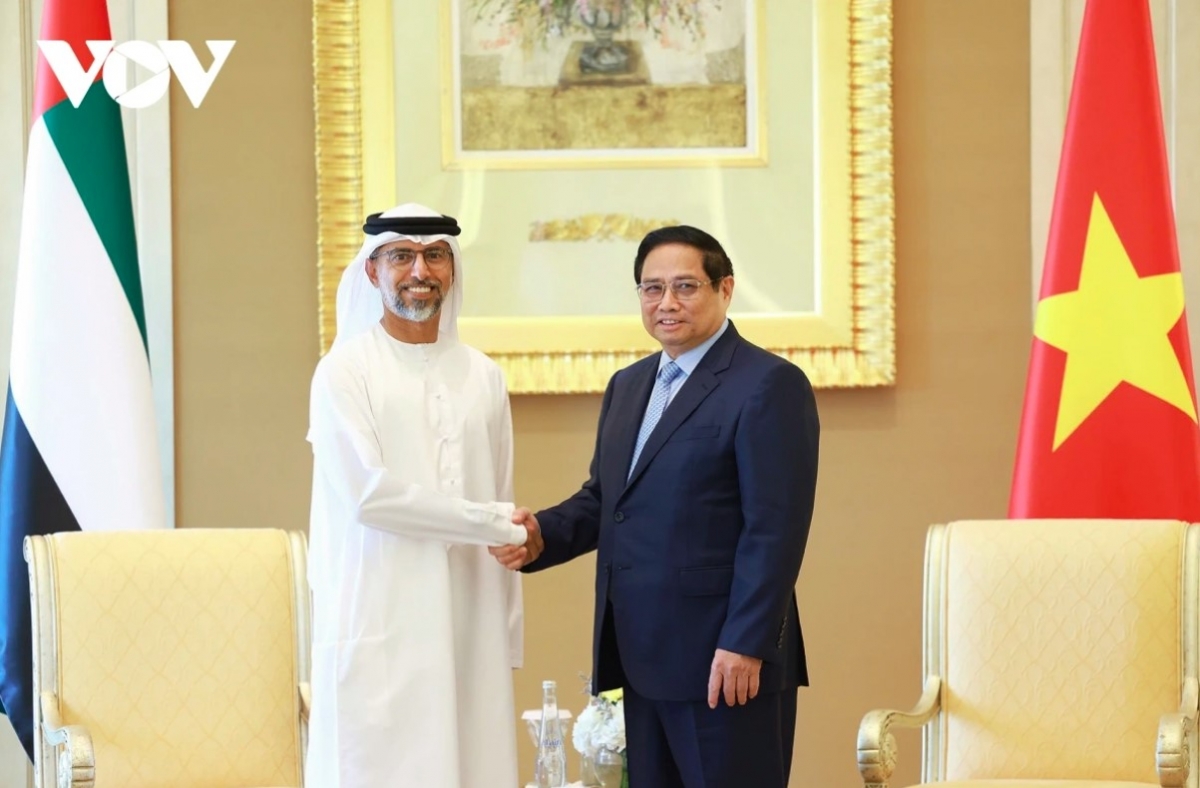 The Vietnamese leader receives Sheikh Mansour bin Mohammed bin Buti Al Hamed, CEO of Mubadala Energy, in Abu Dhabi on October 29, urging the group to step up its investment activities and serve as a bridge for UAE investors, as well as foreign investors, to engage in the Vietnamese market. The key areas of focus include transport infrastructure, climate change response, digital infrastructure, urban infrastructure, traditional energy sectors like oil and gas, and renewable energy.