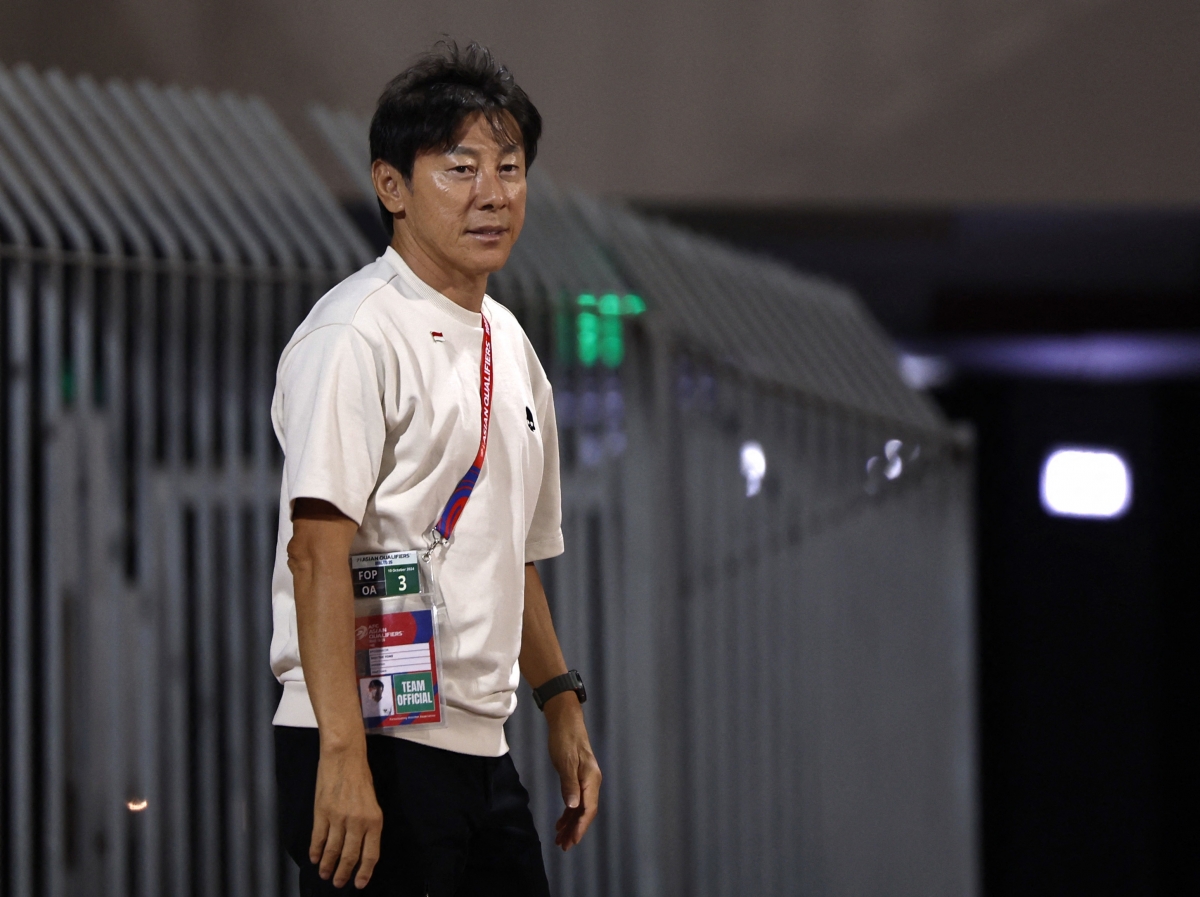 HLV Shin Tae Yong có cơ hội làm nên lịch sử với bóng đá Indonesia (Ảnh: Reuters).