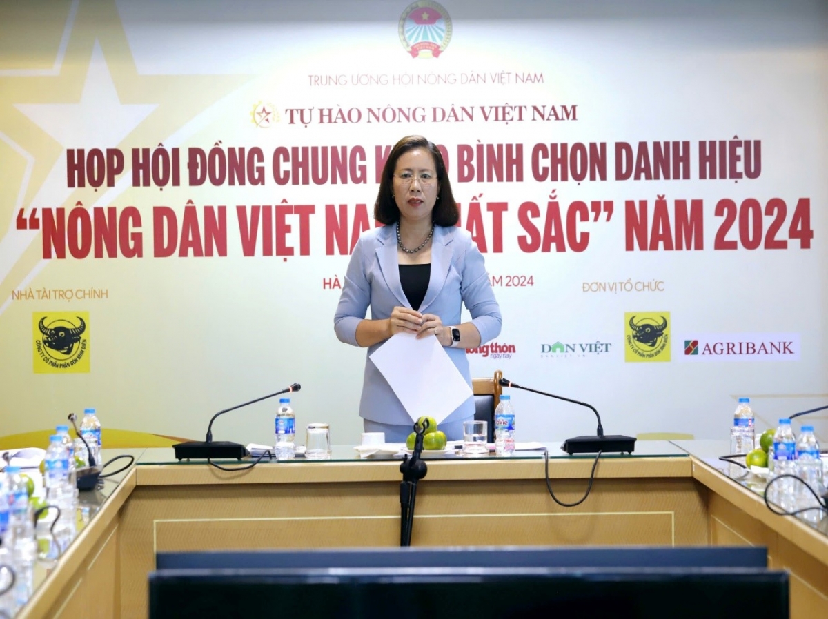 Bà Bùi Thị Thơm - Phó Chủ tịch Ban Chấp hành Trung ương Hội Nông dân Việt Nam, Trưởng Ban Tổ chức Chương trình Tự hào Nông dân Việt Nam làm việc với các ban, đơn vị về công tác chuẩn bị cho chuỗi sự kiện Chương trình Tự hào Nông dân Việt Nam.