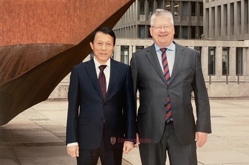 Bộ trưởng Lương Tam Quang và Giám đốc Cơ quan tình báo Liên bang Đức Bruno Kahl.