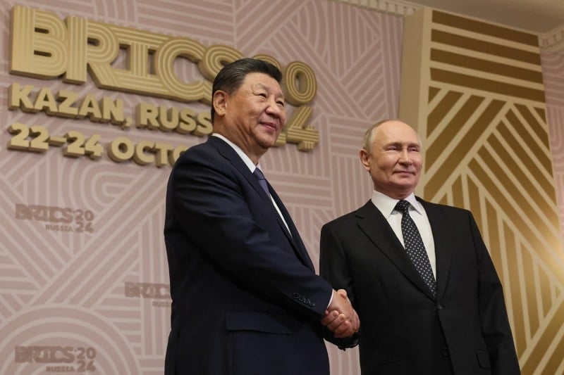 Tổng thống Nga Vladimir Putin gặp Chủ tịch Trung Quốc Tập Cận Bình bên lề Bên lề Hội nghị thượng đỉnh BRICS 2024. Ảnh: Getty