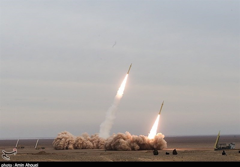 Iran tuyên bố đã phóng hàng chục tên lửa nhắm vào các mục tiêu quân sự của Iran trong cuộc tấn công trả đũa. Ảnh: Tasnim.