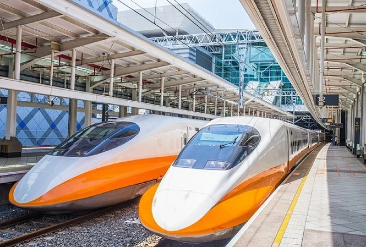 Dự án đường sắt tốc độ cao Bắc - Nam được đề xuất đầu tư với tốc độ thiết kế 350 km/h; chiều dài khoảng 1.541km đường đôi, khổ 1.435 mm, công nghệ chạy tàu bằng điện khí hóa.
