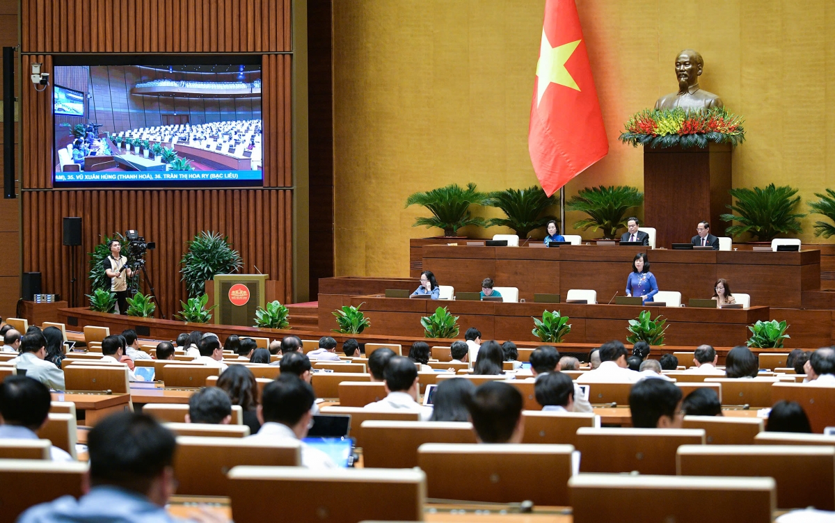 Chiều 31/10, Quốc hội tiến hành thảo luận tại hội trường về Dự thảo Luật sửa đổi, bổ sung một số điều của Luật BHYT. (Ảnh: Quốc hội)