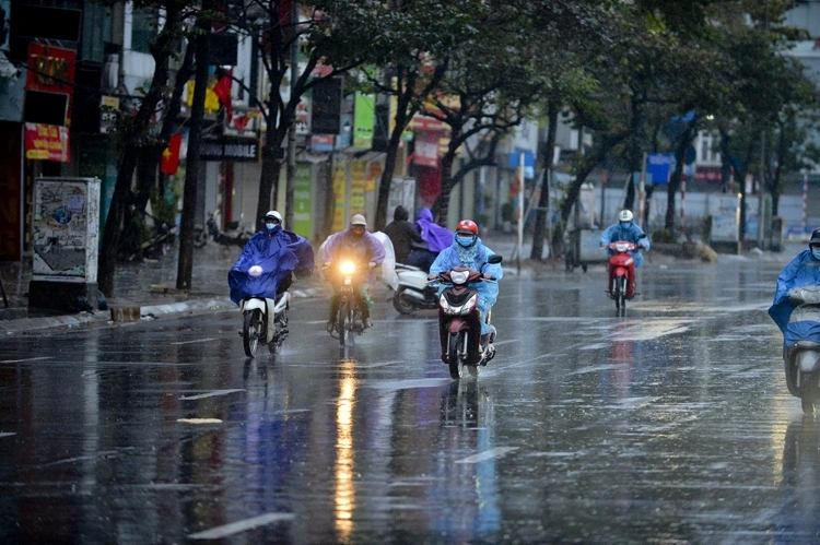 Tây Bắc, Việt Bắc có mưa rào rải rác và có nơi có dông