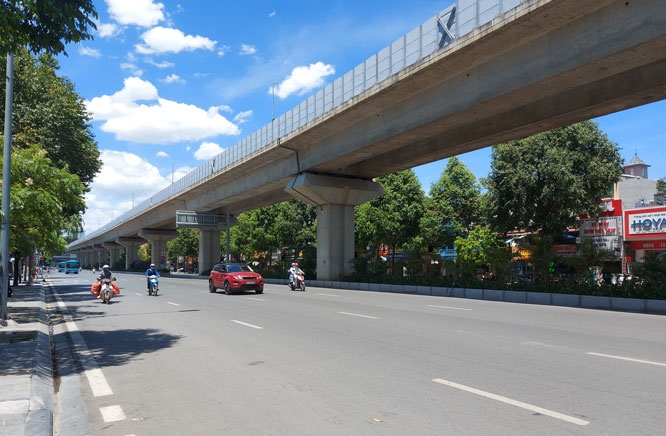 Hà Nội đêm và sáng sớm trời lạnh, ngày nắng