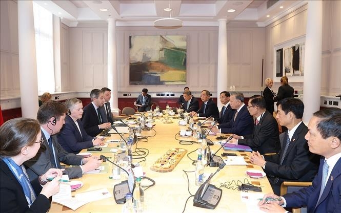 Tổng Bí thư, Chủ tịch nước Tô Lâm trong cuộc gặp Thủ tướng Ireland Simon Harris tại thủ đô Dublin, ngày 3/10/2024. (Ảnh: TTXVN)