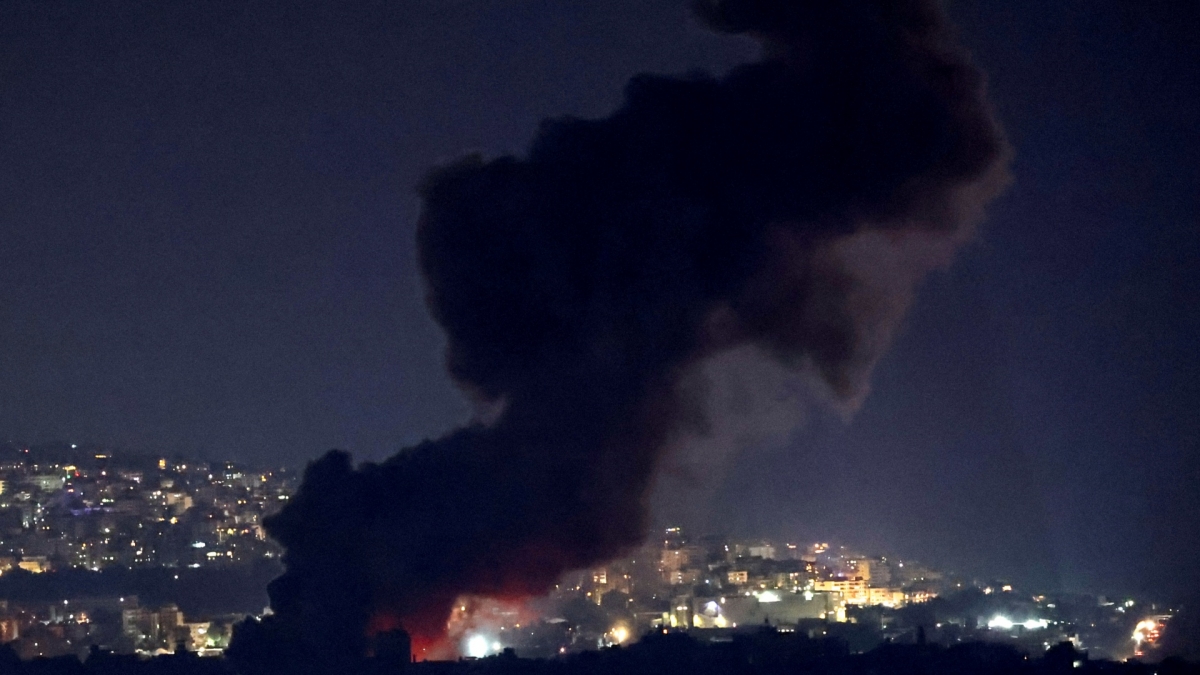 Quân đội Israel đêm qua mở thêm nhiều cuộc không kích ác liệt vào ngoại ô thủ đô Beirut (Ảnh minh họa: Reuters).