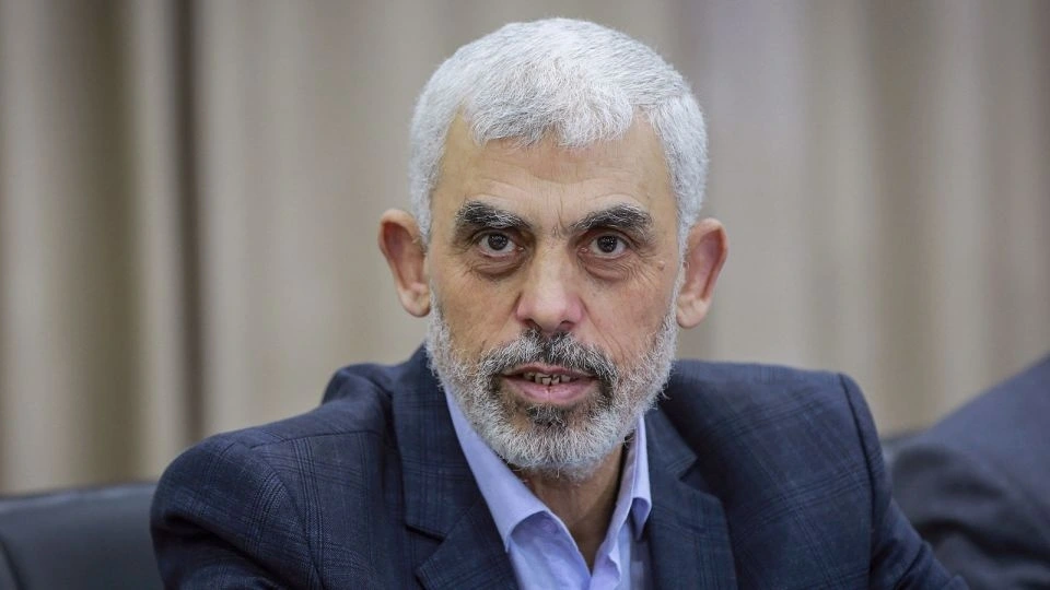 Ông Yahya Sinwar chủ trì một cuộc họp ở Gaza ngày 13/4/2022. Ảnh: DPA