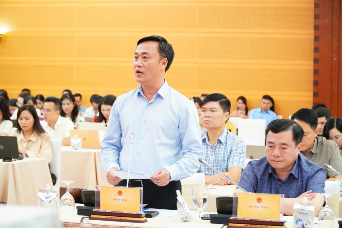 Thứ trưởng Bộ Xây dựng Nguyễn Việt Hùng