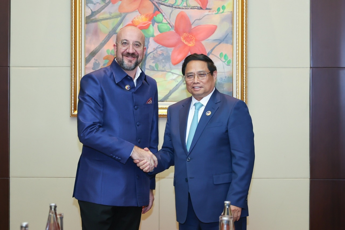 Thủ tướng Phạm Minh Chính gặp Chủ tịch Hội đồng châu Âu Charles Michel