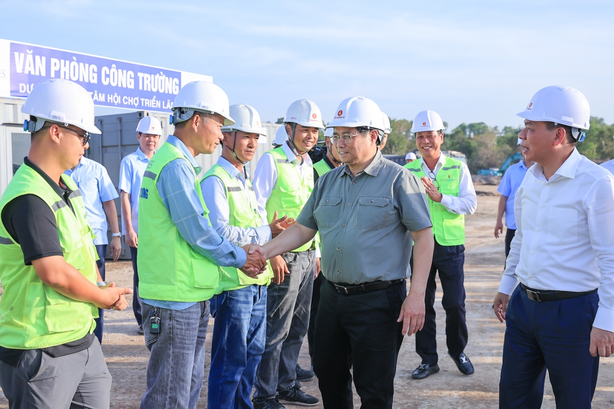 Thủ tướng động viên cán bộ, công nhân các đơn vị thi công dự án