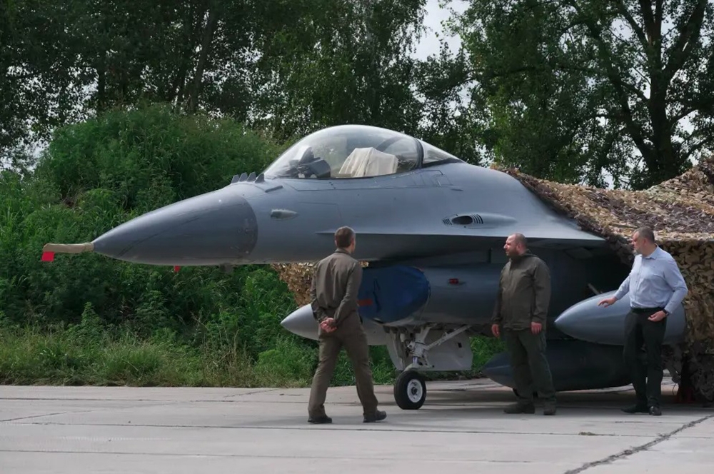 Tiêm kích F-16 đến Ukraine vào tháng 8/2024. Ảnh: Getty