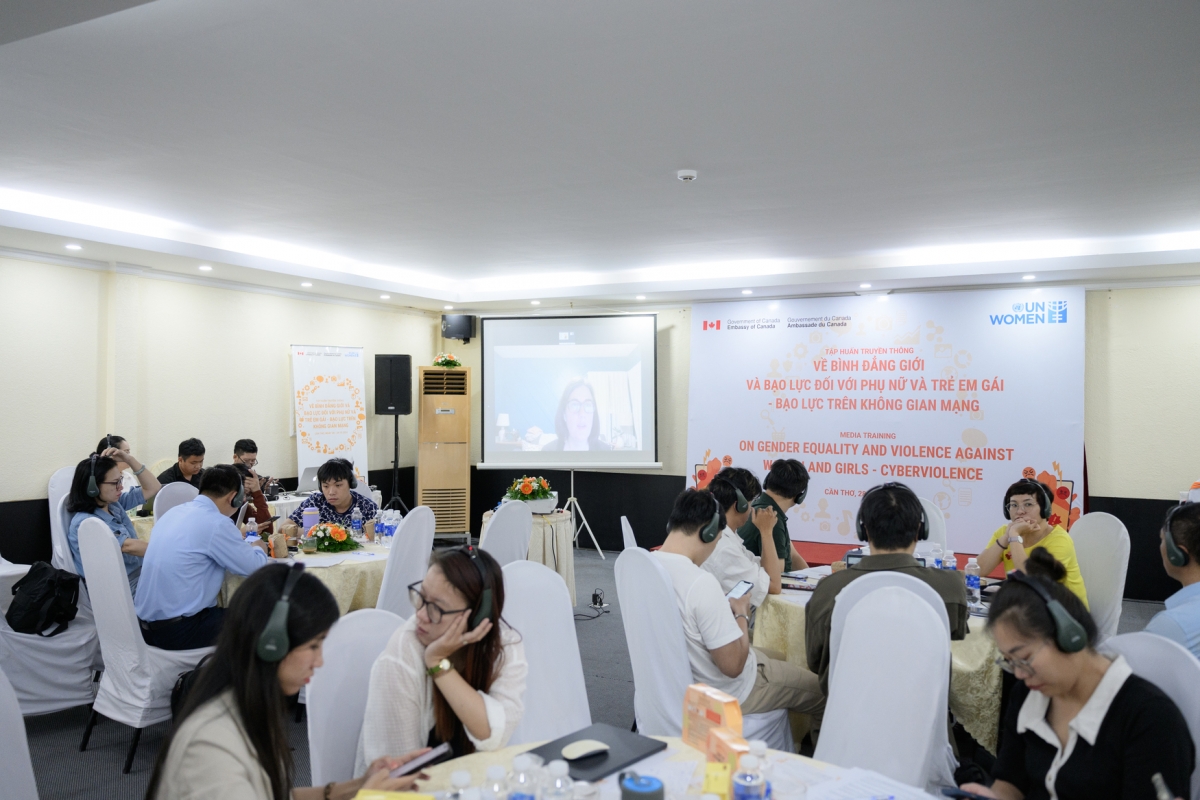 Buổi tập huấn truyền thông "Về bình đẳng giới và bạo lực đối với phụ nữ và trẻ em gái - bạo lực trên không gian mạng".