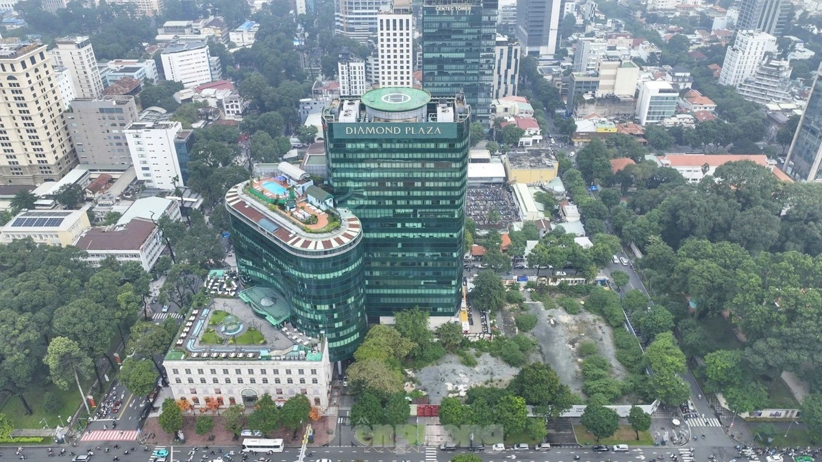 Trong báo cáo của Sở Tài nguyên và Môi trường gửi lên UBND TPHCM về tình hình triển khai thực hiện Đề án “Quản lý đất đai và phương hướng sử dụng đất đai hiệu quả trên địa bàn TPHCM”, tính đến tháng 6/2024, TPHCM đã thu hồi 35 địa chỉ nhà, đất công với tổng diện tích gần 288.000m2 do các cơ quan, đơn vị không còn nhu cầu sử dụng.