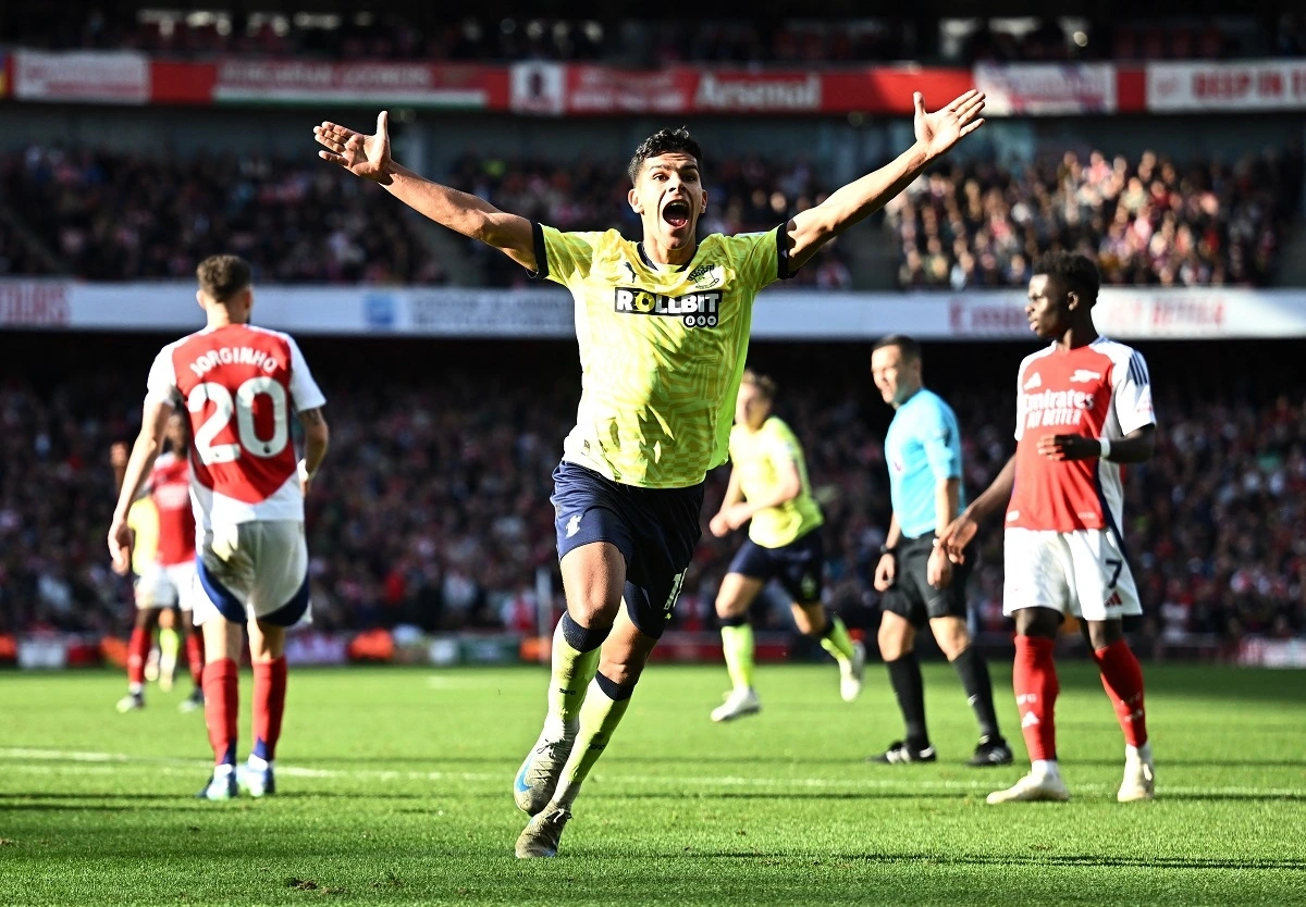 Southampton mở tỷ số. 