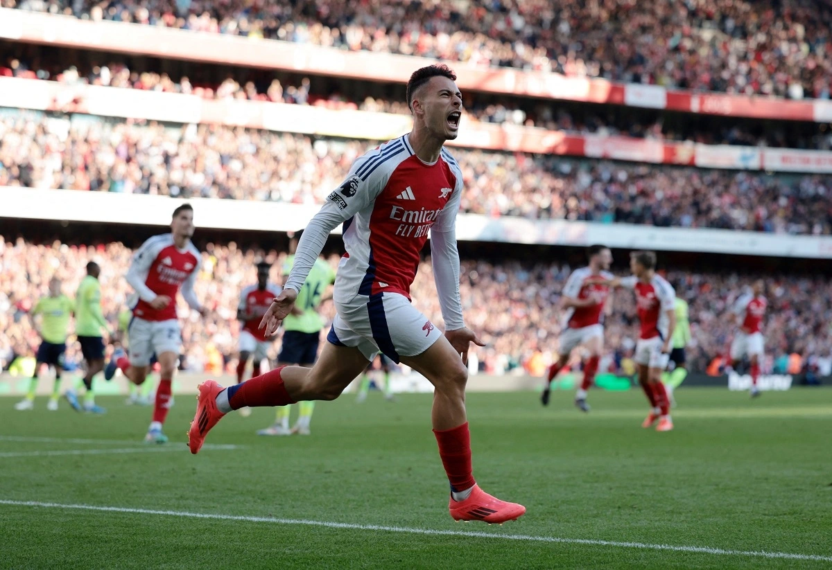 Martinelli ghi bàn nâng tỷ số lên 2-1 cho Arsenal. (Ảnh: Reuters). 